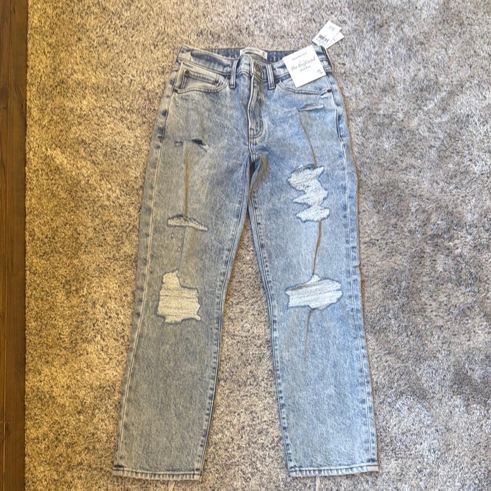 Women’s Distressed Light Blue Jeans NWT